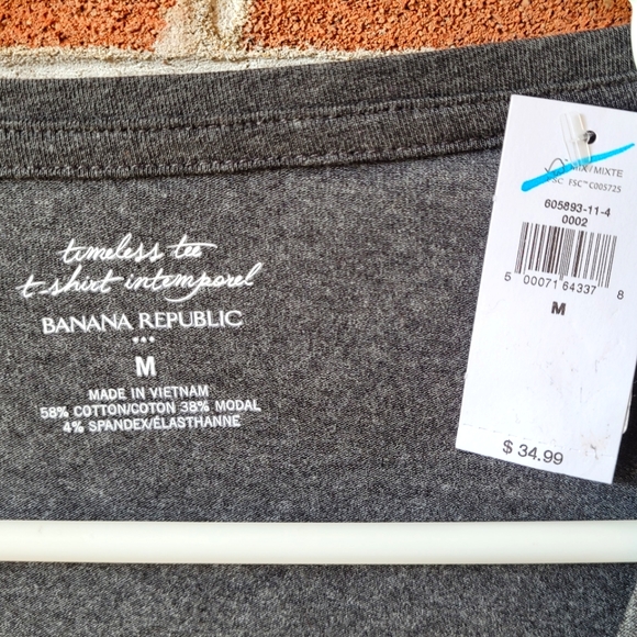 ⚡2/$20⚡M Long-Sleeve V-Neck Timeless Tee - Banana Republic - Picture 3 of 5